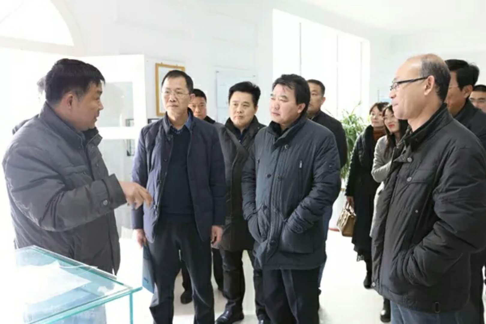 安陽市高新區負責人李長治、管委會副主任牛福生一行深入我司調研